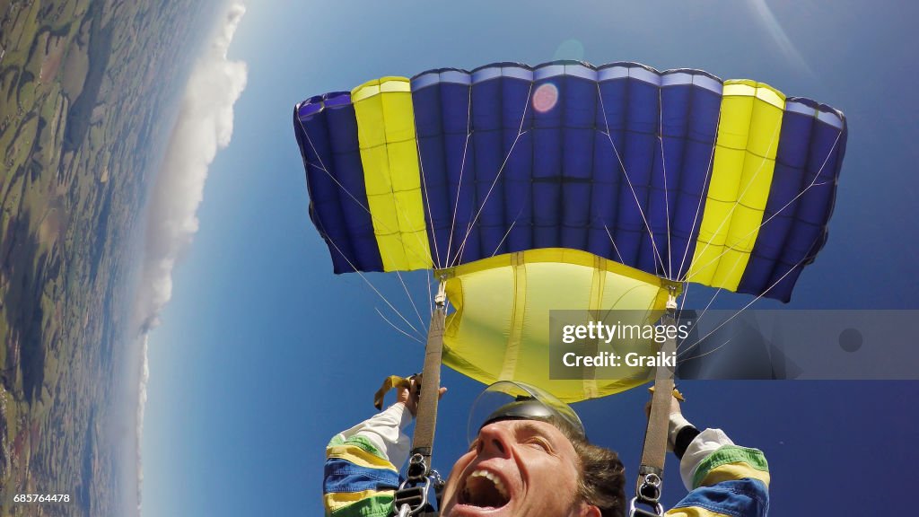 Parachute tandem flying