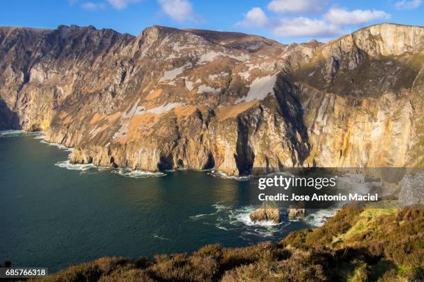 slieve league cliffs - slieve league donegal stock pictures, royalty-free photos & images