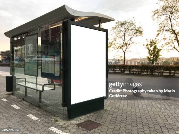 modern bus stop with billboard - fermata di autobus foto e immagini stock