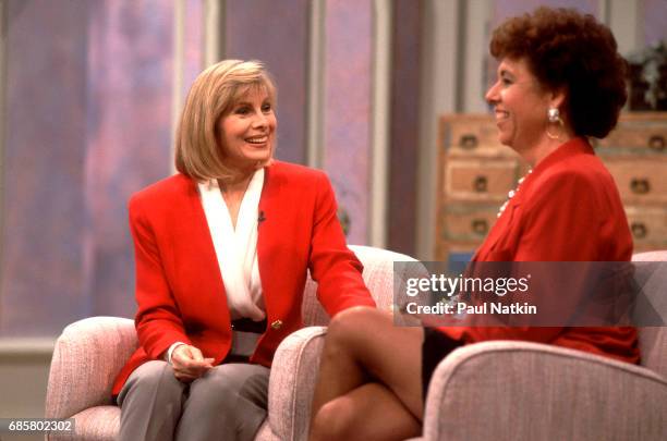 Television host Jenny Jones interviews an unidentified guest duing her talk show, Chicago, Illinois, September 11, 1991.