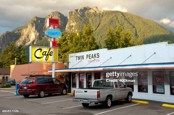 cafe de twin peaks - twin peaks television series fotografías e imágenes de stock