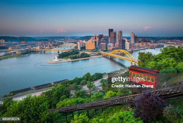 downtown pittsburgh, pennsylvania - rio allegheny imagens e fotografias de stock