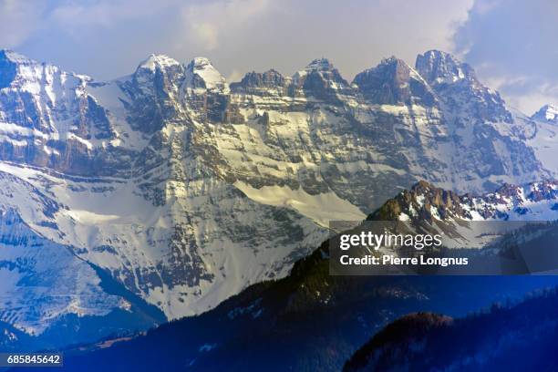 close-up of the dents du midi (french for : "teeth of noon") a multi-summited mountain situated in the chablais alps in the swiss canton of valais - dents du midi stockfoto's en -beelden