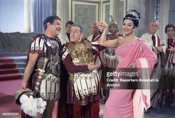 Italian circus queen and actress Moira Orfei in a scene from the film 'Toto and Cleopatra' directed by Fernando Cerchio, Italy.