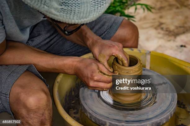 artisan-skinned potter - 陶芸家 stock pictures, royalty-free photos & images