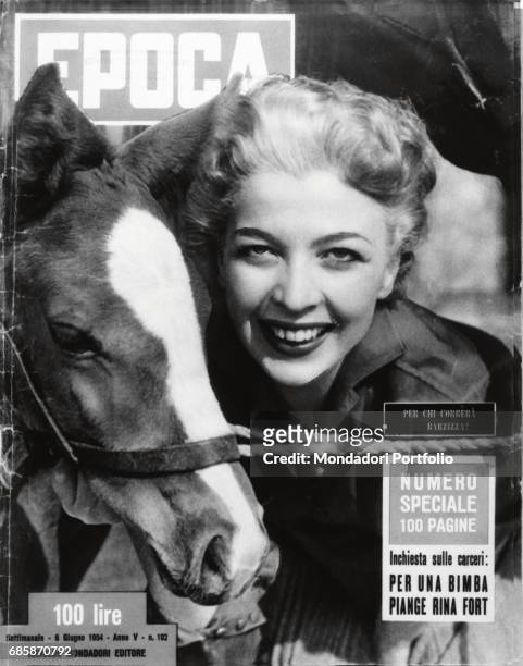 Cover of the magazine Epoca. Actress Isa Barzizza smiling next to a horse. 1954