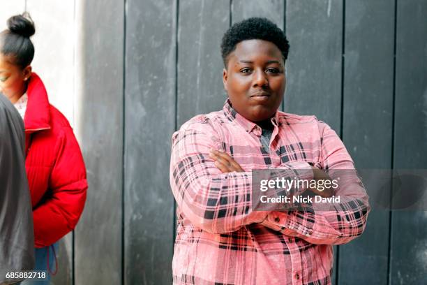 portrait of teenager looking at camera - chubby teenager stockfoto's en -beelden