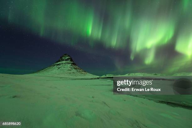 the dance of the northern lights - vue du sol stock pictures, royalty-free photos & images