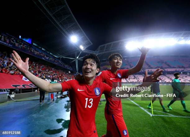 Lee Youhyeon of Korea Republic and Jeong Taewook celebrate after Korea Republic defeated Guinea during the FIFA U-20 World Cup Korea Republic 2017...