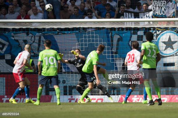 Robin Knoche of Wolfsburg scores his team's first goal during the Bundesliga match between Hamburger SV and VfL Wolfsburg at Volksparkstadion on May...