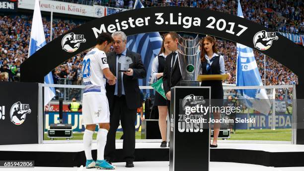 Player of the season Fabian Schnellhardt of Duisburg and after the third league match between MSV Duisburg and FSV Zwickau at schauinsland reisen...