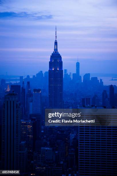 manhattan view with empire state building at blue hour - empire state building at night stock pictures, royalty-free photos & images