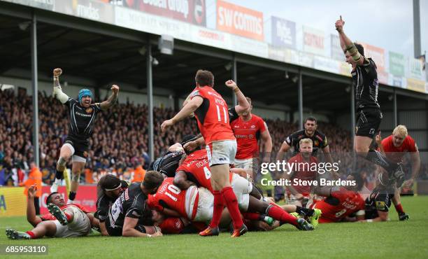 Exeter players celebrate as Sam Simmonds of Exeter Chiefs scores the late match winning try during the Aviva Premiership semi final match between...