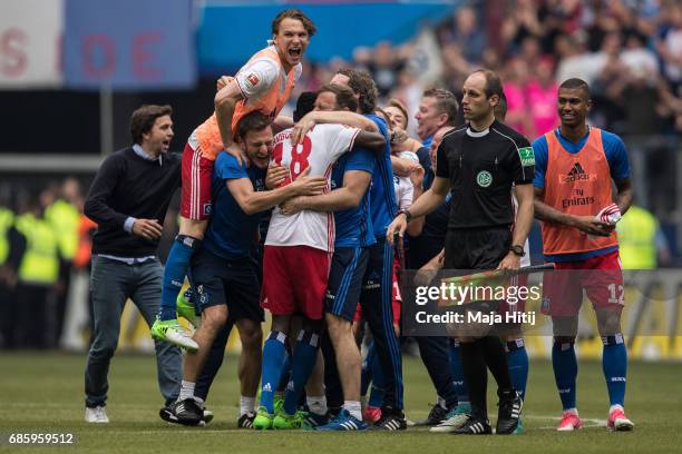 Team of Hamburg celebrates after the Bundesliga match between Hamburger SV and VfL Wolfsburg at Volksparkstadion on May 20, 2017 in Hamburg, Germany.