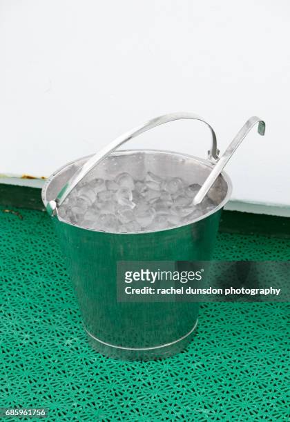 ice bucket - isola di mageroya foto e immagini stock