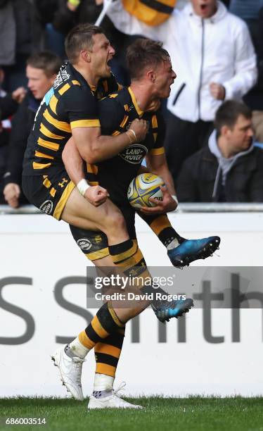 Josh Bassett of Wasps celebrates with team mate Jimmy Gopperth after scoring the last minute match winning try during the Aviva Premiership semi...