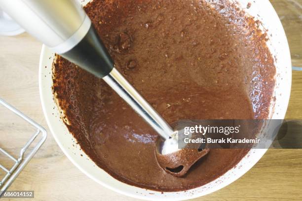 mixing in a bowl with hand blender - blender stock-fotos und bilder