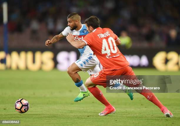 Player of SSC Napoli Lorenzo Insigne vies with ACF Fiorentina player Nenad Tomovic during the Serie A match between SSC Napoli and ACF Fiorentina at...