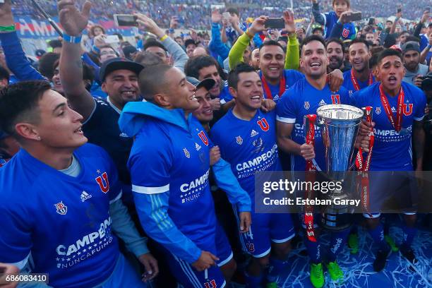 Alejandro Contreras of Universidad de Chile and teammates celebrates with the championship cup after winning a match between Universidad de Chile v...