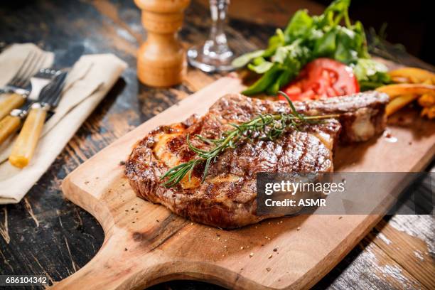 rebanadas steak ribeye - meat fotografías e imágenes de stock