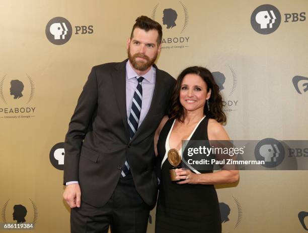 Timothy Simons and Julia Louis-Dreyfus pose with an award during The 76th Annual Peabody Awards Ceremony at Cipriani, Wall Street on May 20, 2017 in...