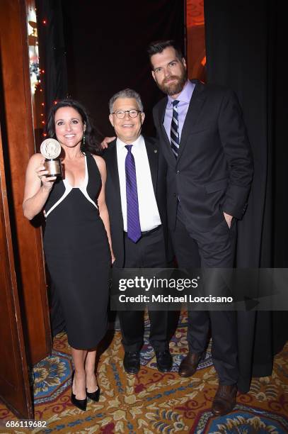 Julia Louis-Dreyfus, Senator Al Franken, and Timothy Simons pose with an award during The 76th Annual Peabody Awards Ceremony at Cipriani, Wall...