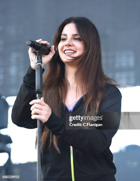 Lana Del Rey In Concert Los Angeles Ca Photos and Premium High Res ...