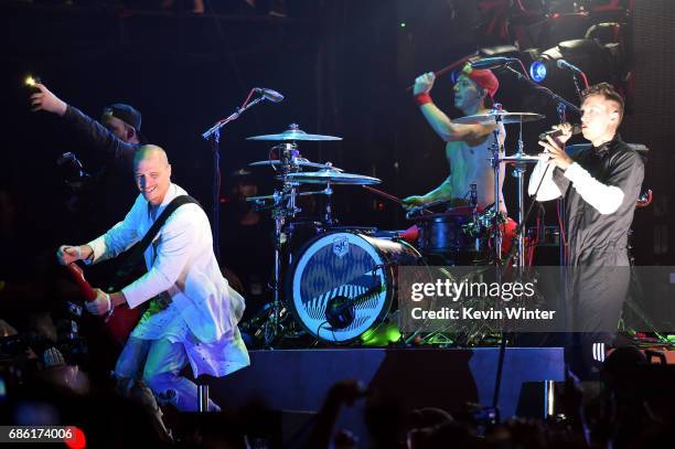 Paul Meany of Mutemath performs with Josh Dun and Tyler Joseph of Twenty One Pilots at the Hangout Stage during 2017 Hangout Music Festival on May...