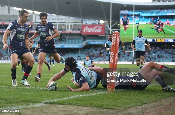 Dean Mumm of the Waratahs scores a try during the round 13 Super Rugby match between the Waratahs and the Rebels at Allianz Stadium on May 21, 2017...