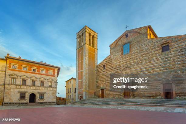 duomo di montepulciano on the piazza grande, montepulciano, tuscany, italy - montepulciano stock pictures, royalty-free photos & images