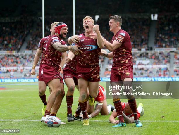 Huddersfield giants players celebrate as Huddersfield giants Adam O Brien scores a late try during day two of the Betfred Super League Magic Weekend...