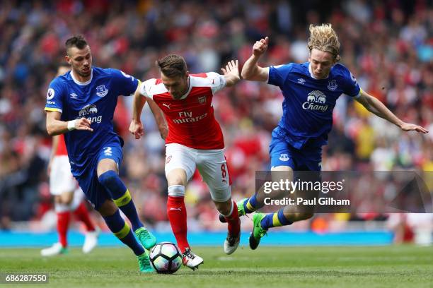 Morgan Schneiderlin of Everton and Tom Davies of Everton attempt to tackle Aaron Ramsey of Arsenal during the Premier League match between Arsenal...
