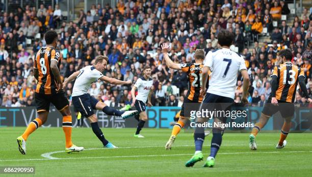 Harry Kane of Tottenham Hotspur scores his sides first goal during the Premier League match between Hull City and Tottenham Hotspur at the KC Stadium...