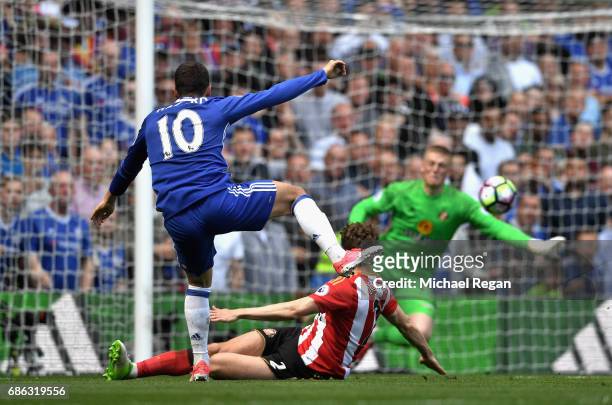 Eden Hazard of Chelsea scores his sides second goal during the Premier League match between Chelsea and Sunderland at Stamford Bridge on May 21, 2017...
