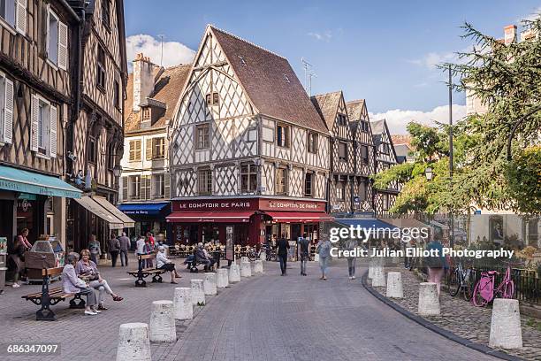 place gordaine in bourges, france. - bourges stock-fotos und bilder