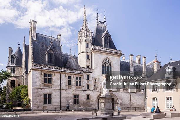 the palais jacques coeur in bourges. - bourges stock-fotos und bilder