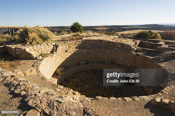 ancestral puebloan ruins - pueblo de indígenas de américa del norte fotografías e imágenes de stock