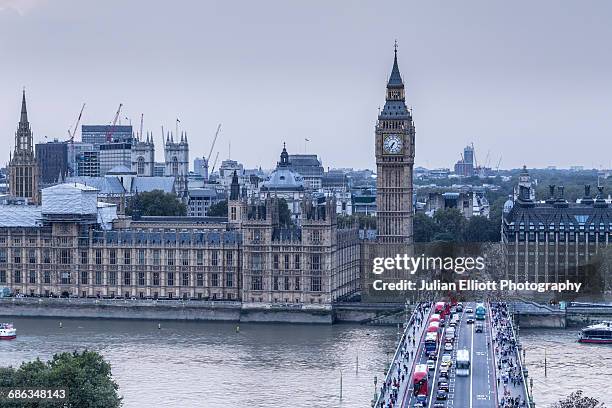 the houses of parliament and westminster bridge. - london traffic stock pictures, royalty-free photos & images