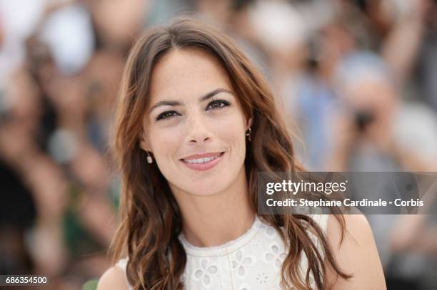 Berenice Bejo attends the "Redoubtable " photocall during the 70th annual Cannes Film Festival at Palais des Festivals on May 21, 2017 in Cannes,...