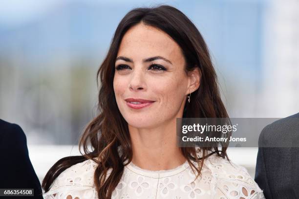 Berenice Bejo attends the "Redoubtable " photocall during the 70th annual Cannes Film Festival at Palais des Festivals on May 21, 2017 in Cannes,...