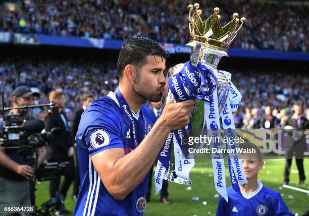 Diego Costa of Chelsea kisses the Premier League Trophy after the Premier League match between Chelsea and Sunderland at Stamford Bridge on May 21,...