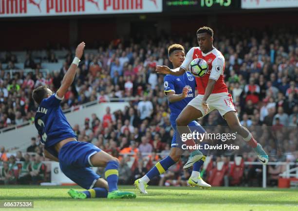 Arsenal Controls 96 David Holgate Stock Photos, High-Res Pictures, and Images - Getty Images