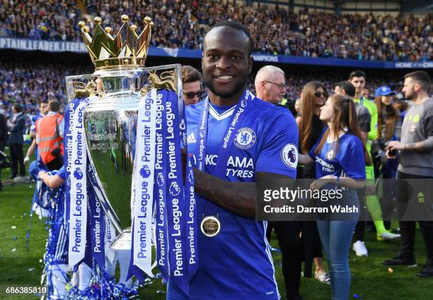Victor Moses of Chelsea holds the trophy following the Premier League match between Chelsea and Sunderland at Stamford Bridge on May 21, 2017 in...