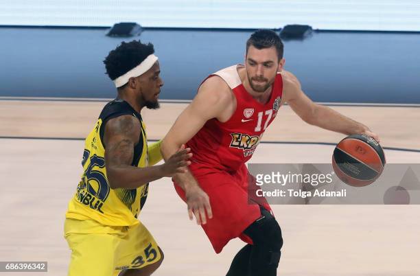 Vangelis Mantzaris, #17 of Olympiacos Piraeus competes with Bobby Dixon, #35 of Fenerbahce Istanbul during the Championship Game 2017 Turkish...