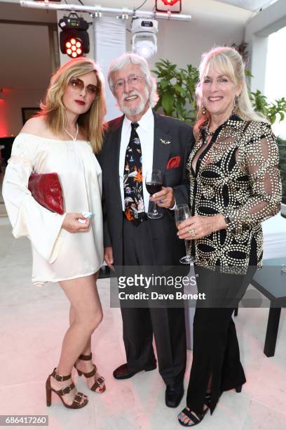 Guest, Jean-Michel Cousteau and Nancy Marr attend a dinner hosted by Jamie Reuben & Michael Kives with Arnold Schwarzenegger to celebrate Jean-Michel...