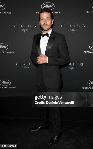 Diego Luna attends the Women in Motion Awards Dinner at the 70th Cannes Film Festival at Place de la Castre on May 21, 2017 in Cannes, France.