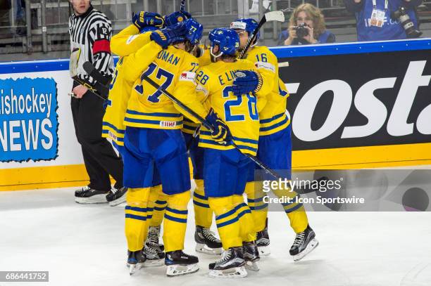 Joakim Nordstrom celebrates his goal with teammates during the Ice Hockey World Championship Semifinal between Sweden and Finland at Lanxess Arena in...