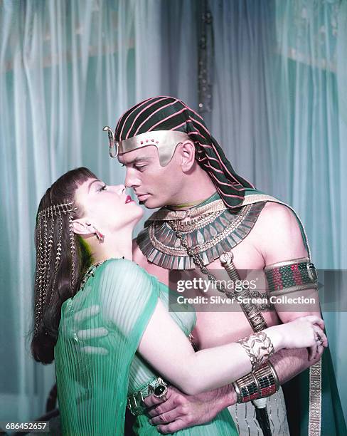 Actors Yul Brynner as Rameses II and Anne Baxter as Nefretiri in the biblical epic 'The Ten Commandments', 1956.