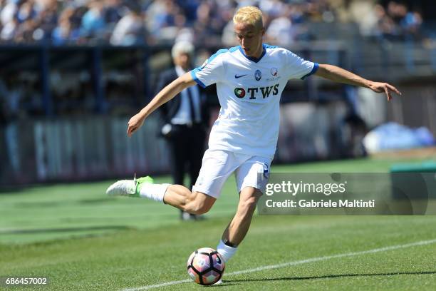 Andrea Conti of Atalana BC in action during the Serie A match between Empoli FC and Atalanta BC at Stadio Carlo Castellani on May 21, 2017 in Empoli,...
