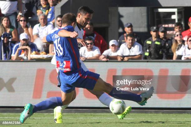 Roque Santa Cruz of Olimpia fights for the ball with Santiago Molina of Cerro Porteño during a match between Olimpia and Cerro Porteño as part of the...